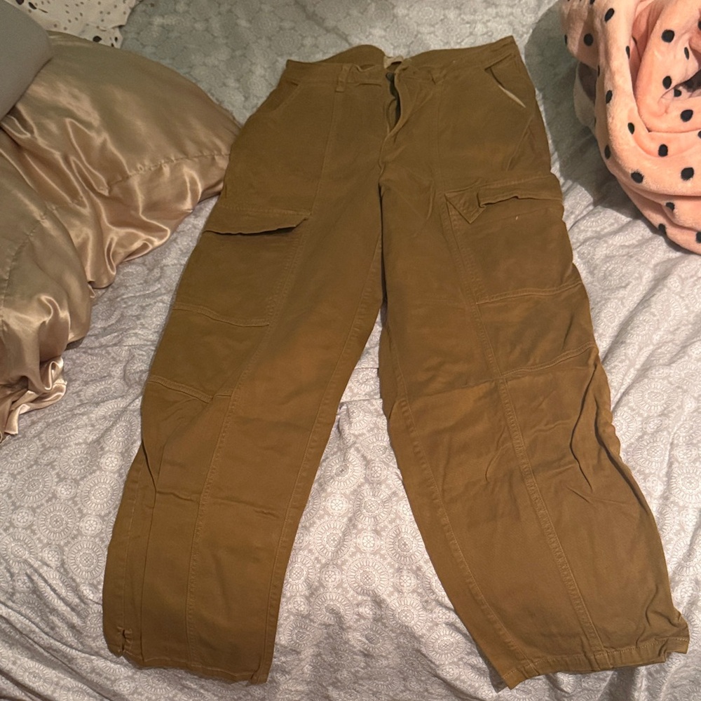 Universal Thread Women's Khaki Straight Leg Pants